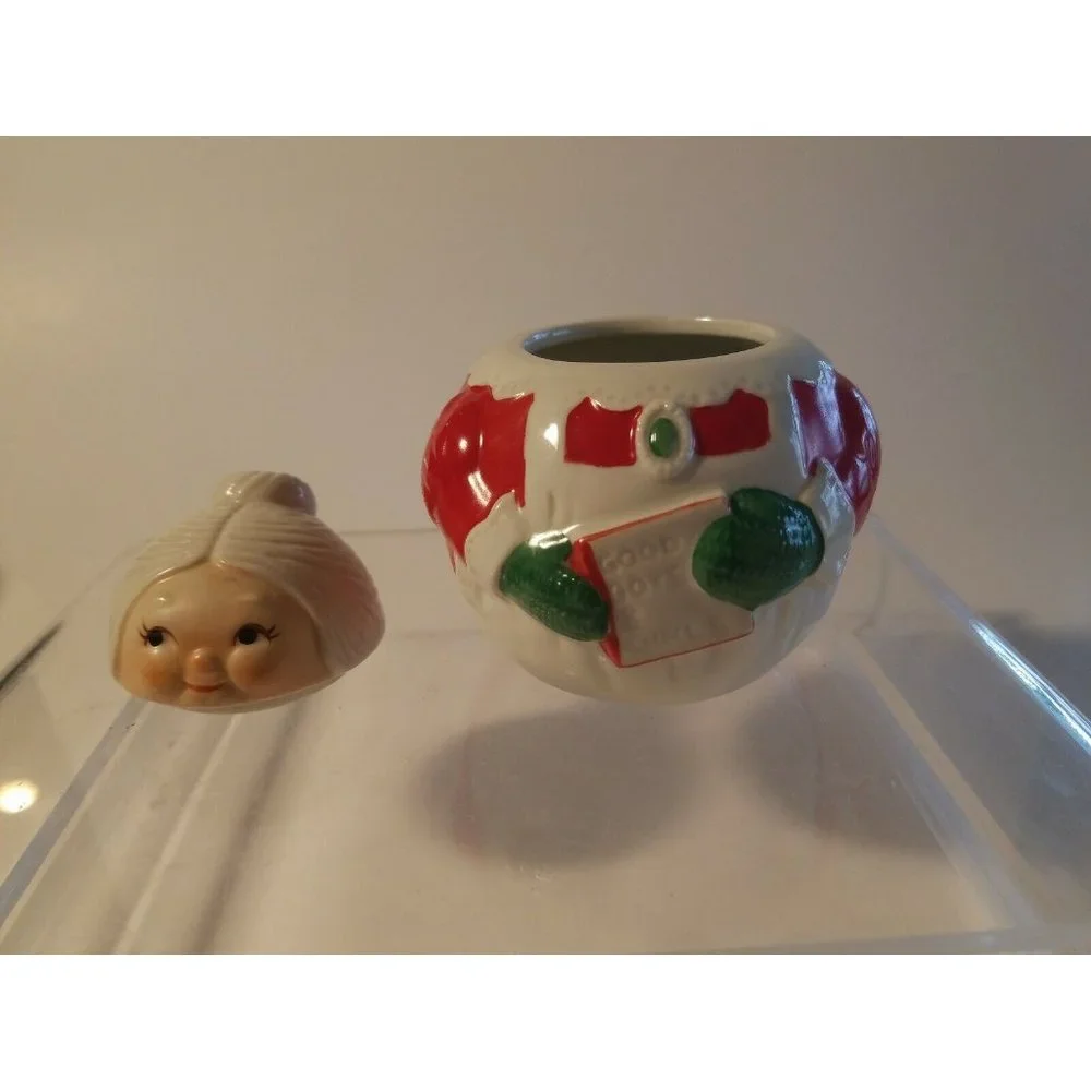 AVON Vintage Santa Claus Creamer and  Mrs. Claus Sugar Bowl w/Lid Set 1983